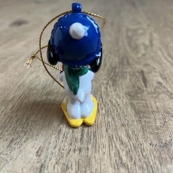 United feature Snoopy Snow Sandals Present Hat Scarf Christmas Tree Ornament - Picture 4 of 7